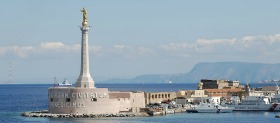 Ingresso del porto di Messina